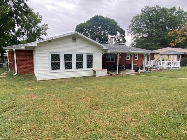 906 W Pearl Street, Aurora, MO 65605