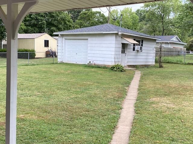 906 W Pearl Street, Aurora, MO 65605