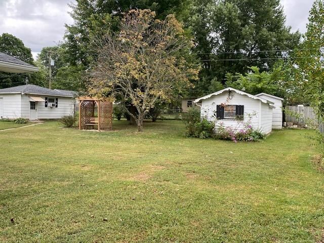 906 W Pearl Street, Aurora, MO 65605