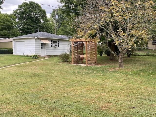 906 W Pearl Street, Aurora, MO 65605