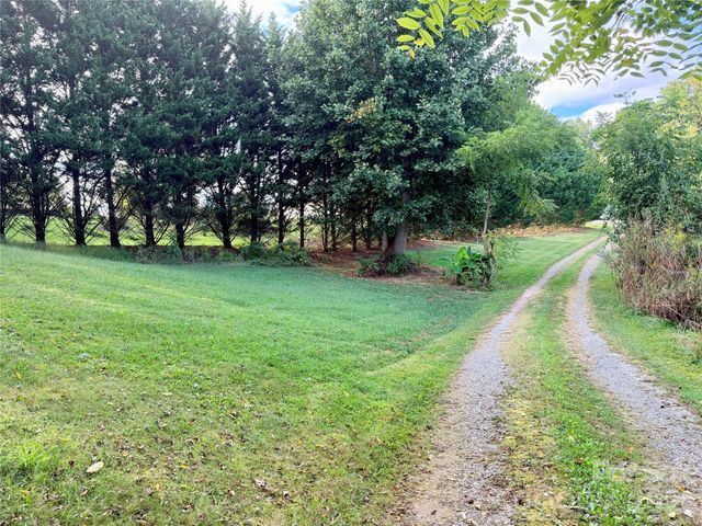 173 & 175 Dix Creek Chapel Road, Asheville, NC 28806