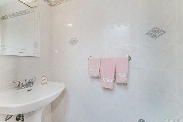 11 ironwood Street, Staten Island, NY 10308