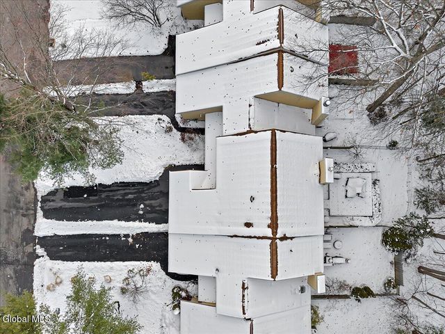 50 Old Coach Road, Clifton Park, NY 12065