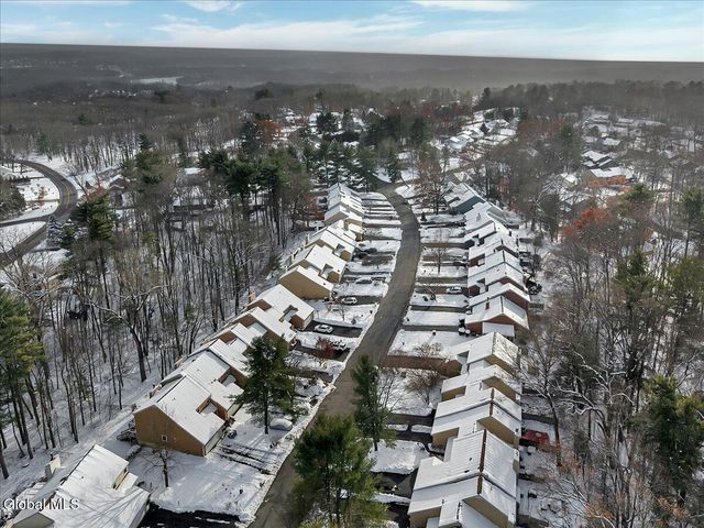 50 Old Coach Road, Clifton Park, NY 12065