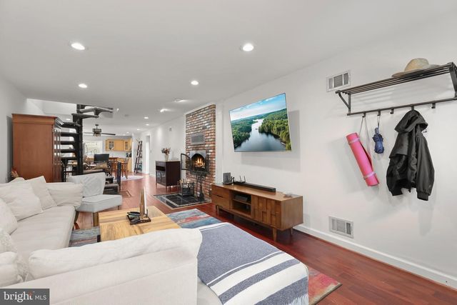3200 E LOMBARD ST, Baltimore, MD 21224