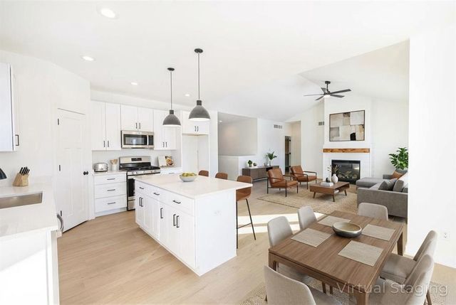 3804 N Woodbury Lane, Janesville, WI 53545