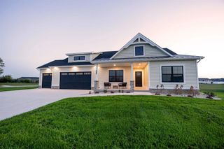 3804 N Woodbury Lane, Janesville, WI 53545