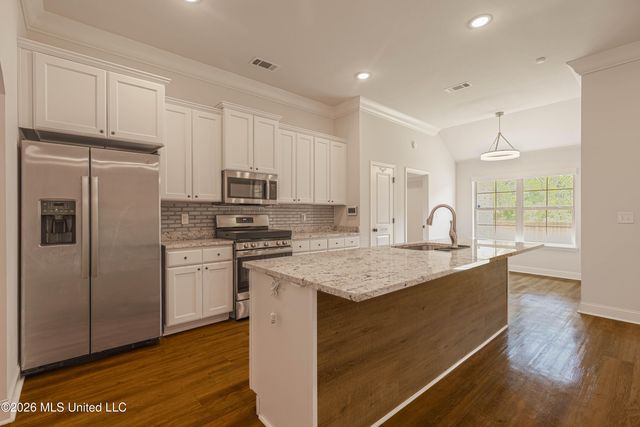 1019 Silver Circle, Pearl, MS 39208