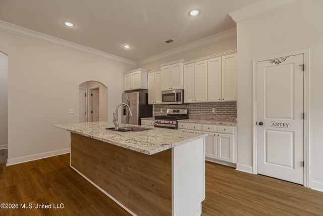 1019 Silver Circle, Pearl, MS 39208