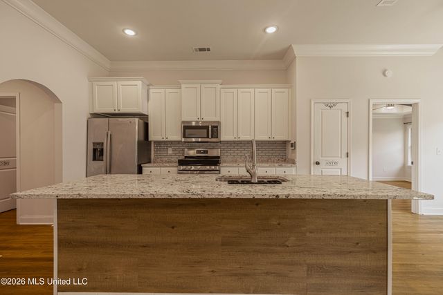 1019 Silver Circle, Pearl, MS 39208