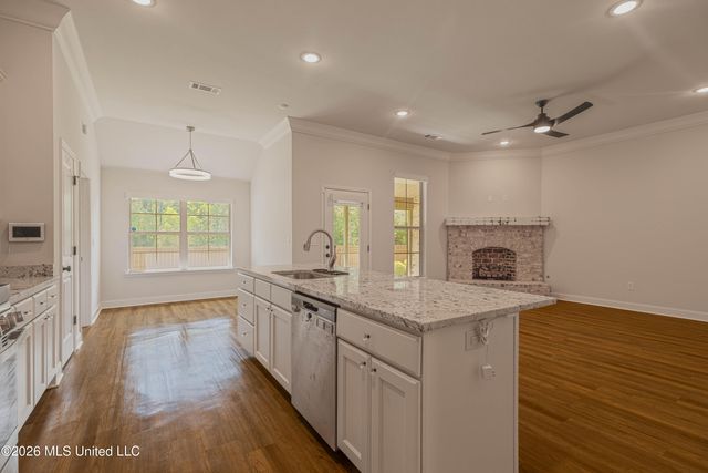 1019 Silver Circle, Pearl, MS 39208