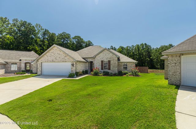 1019 Silver Circle, Pearl, MS 39208