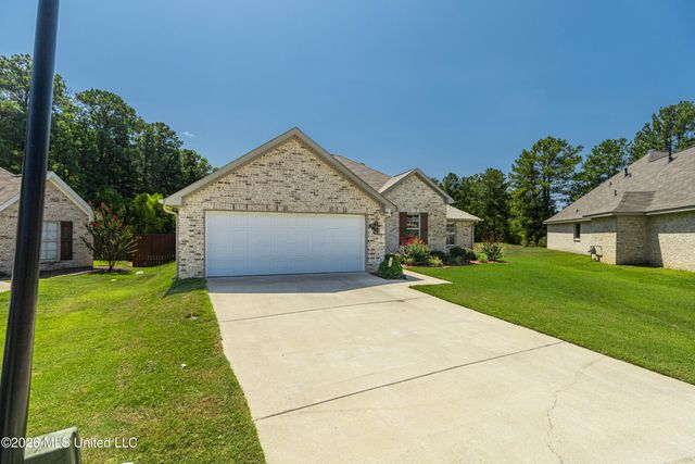 1019 Silver Circle, Pearl, MS 39208