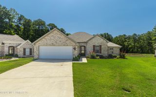 1019 Silver Circle, Pearl, MS 39208