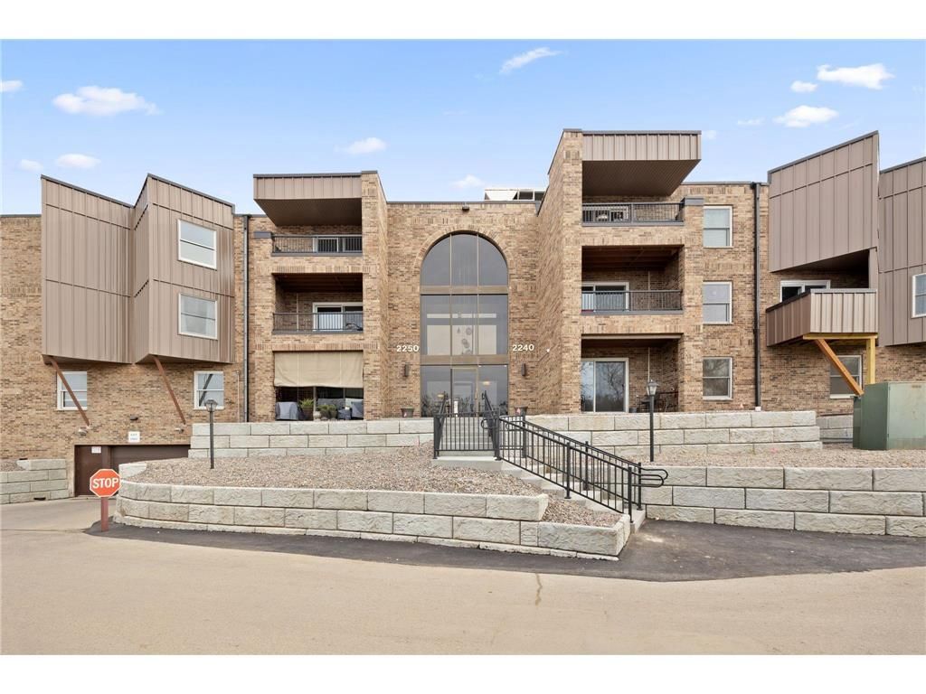 2250 Midland Grove Road #307, Saint Paul, MN 55113
