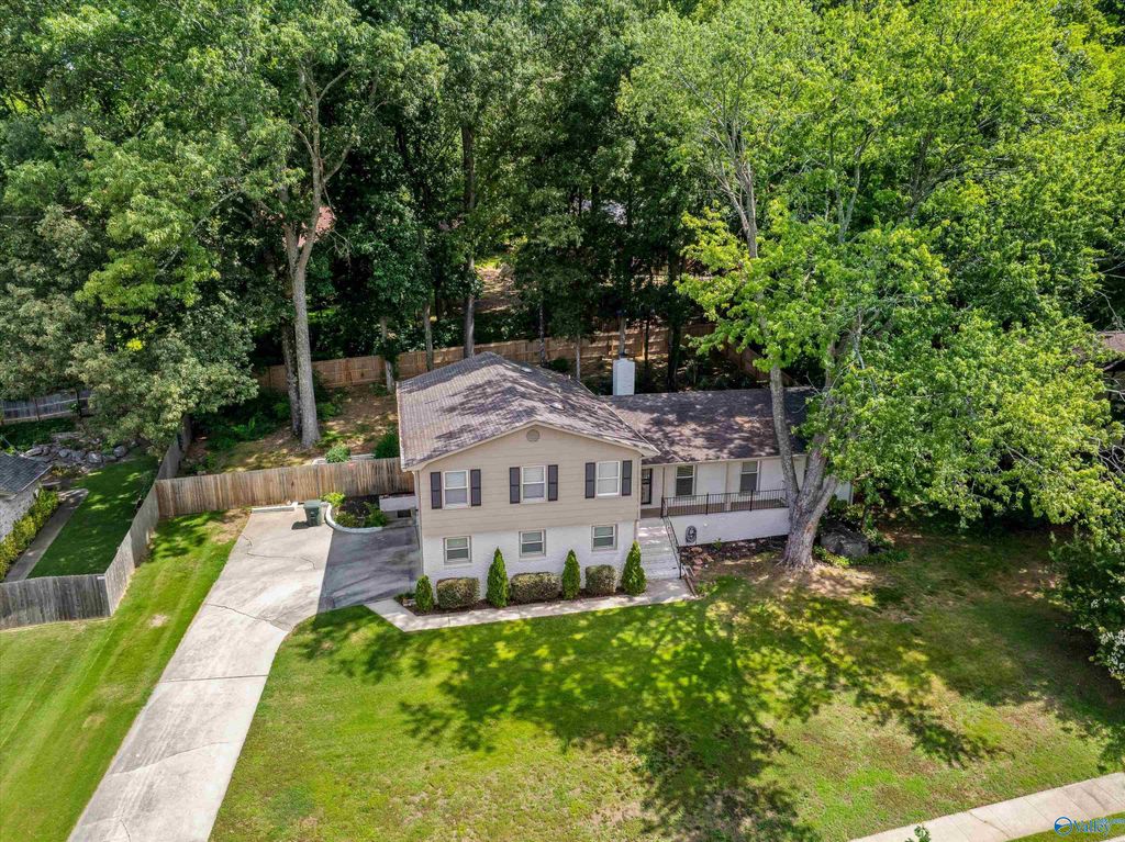 1305 Hiwan Trail, Huntsville, AL 35802