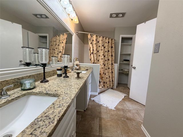 726 Country Place Drive B, Houston, TX 77079
