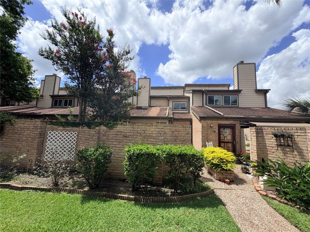 726 Country Place Drive B, Houston, TX 77079
