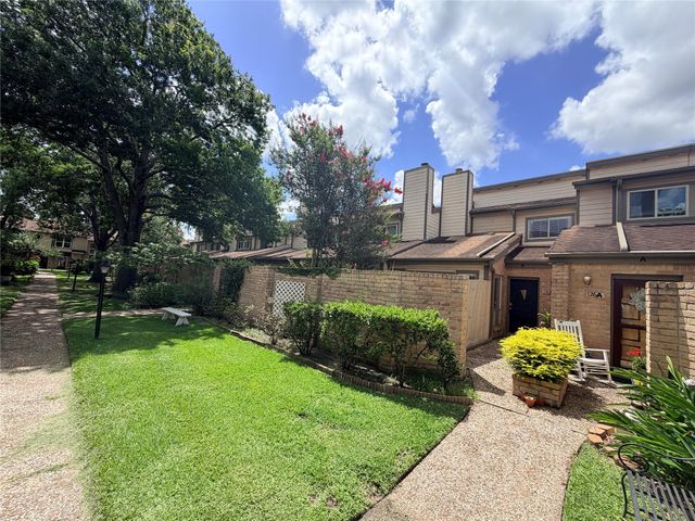 726 Country Place Drive B, Houston, TX 77079