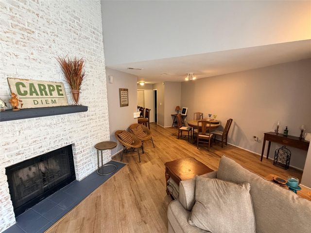 726 Country Place Drive B, Houston, TX 77079