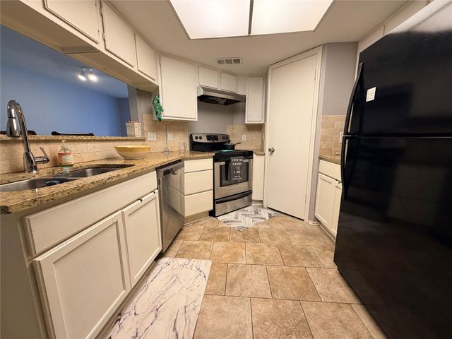 726 Country Place Drive B, Houston, TX 77079