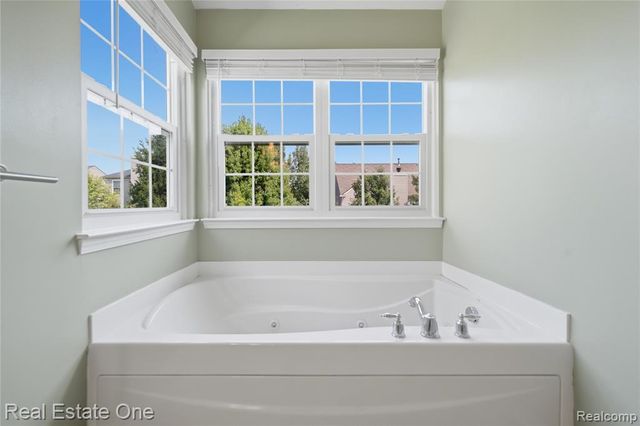 4095 Falmouth Lane, Howell, MI 48843