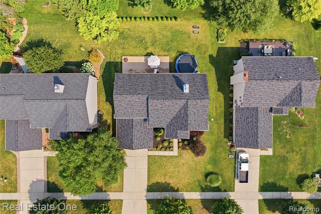 4095 Falmouth Lane, Howell, MI 48843