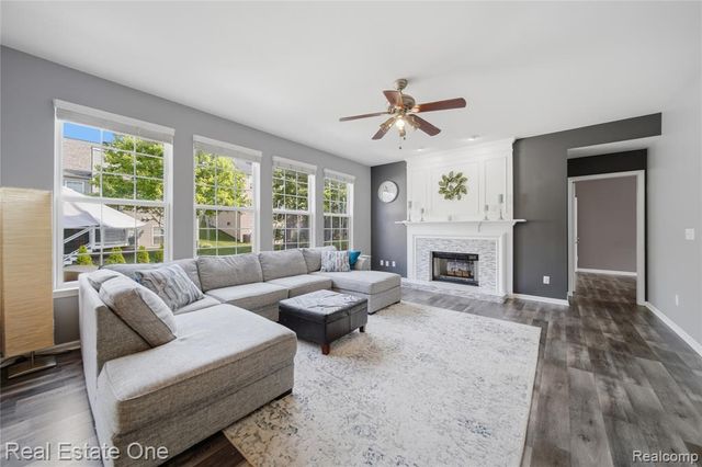 4095 Falmouth Lane, Howell, MI 48843