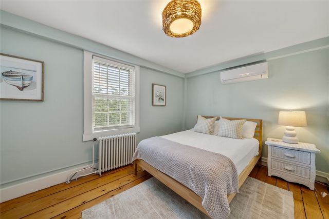 22 Farewell Street, Newport, RI 02840