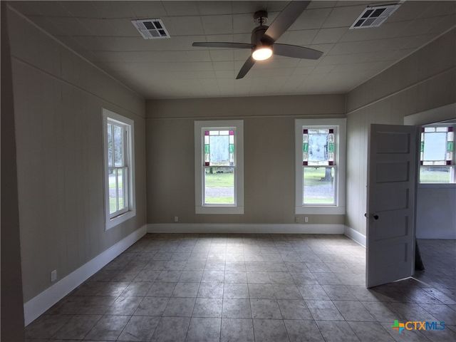 492 E Avenue R, Belton, TX 76513