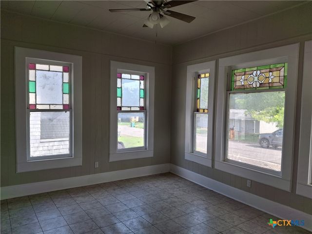 492 E Avenue R, Belton, TX 76513