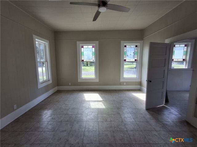 492 E Avenue R, Belton, TX 76513