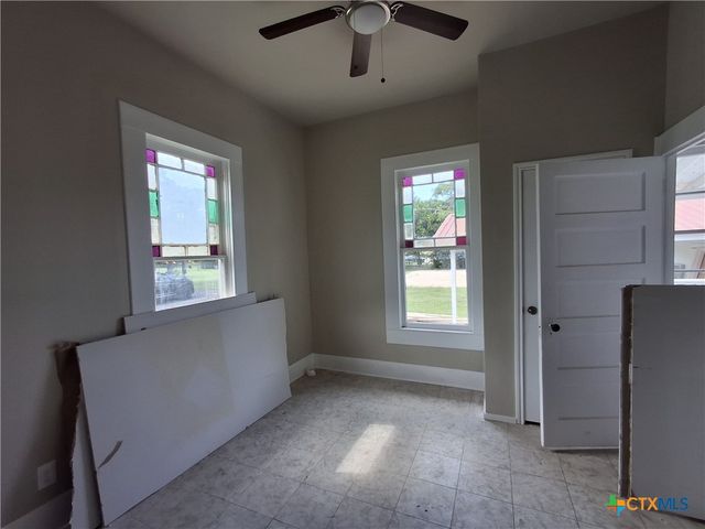492 E Avenue R, Belton, TX 76513
