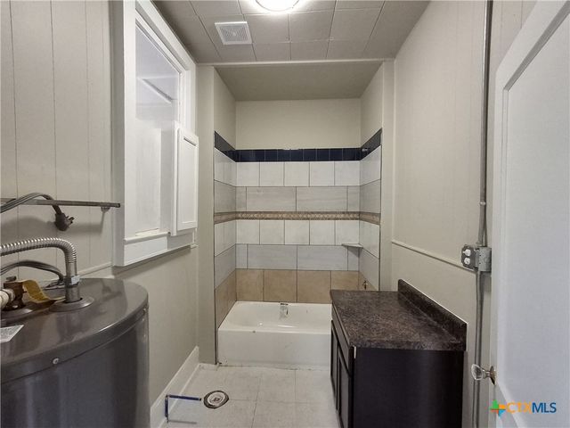 492 E Avenue R, Belton, TX 76513
