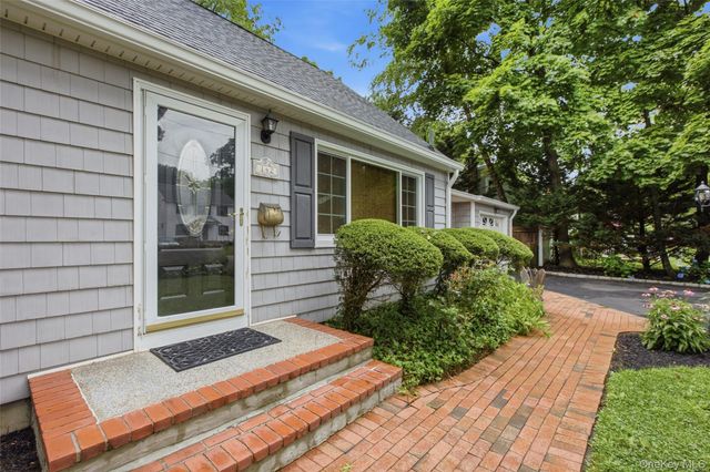 142 7th Street, Saint James, NY 11780