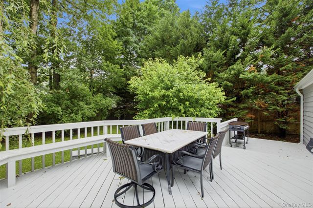 142 7th Street, Saint James, NY 11780