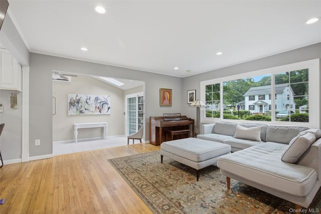 142 7th Street, Saint James, NY 11780