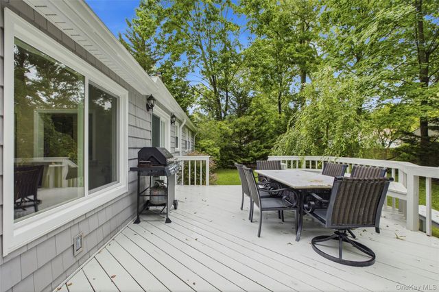 142 7th Street, Saint James, NY 11780