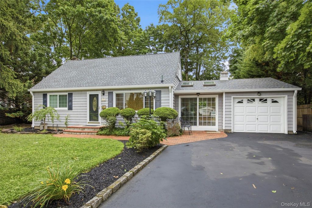 142 7th Street, Saint James, NY 11780