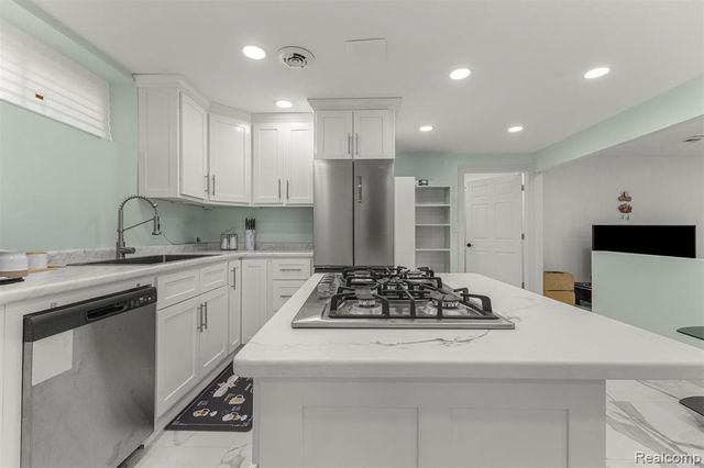 7644 Steadman Street, Dearborn, MI 48126