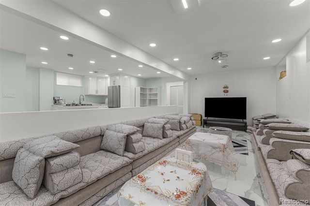 7644 Steadman Street, Dearborn, MI 48126