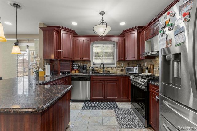 7644 Steadman Street, Dearborn, MI 48126