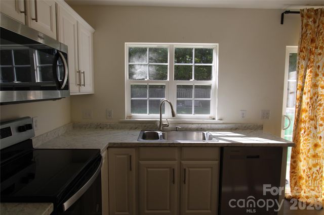 11118 Cypress View Drive, Charlotte, NC 28262