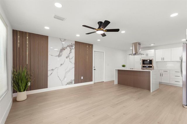 5501 N ALBANY AVENUE, Tampa, FL 33603