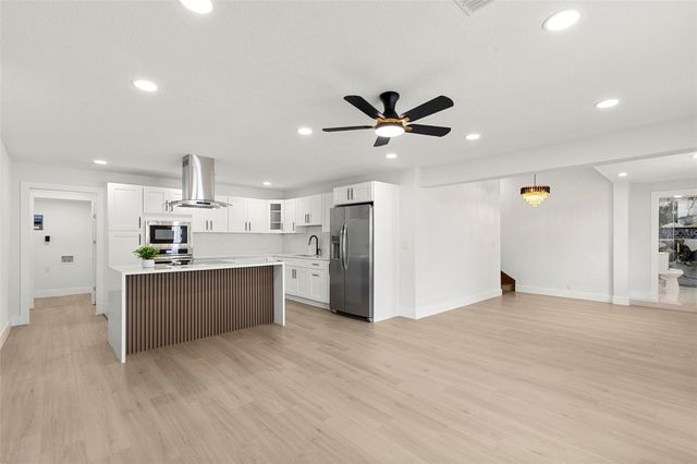 5501 N ALBANY AVENUE, Tampa, FL 33603