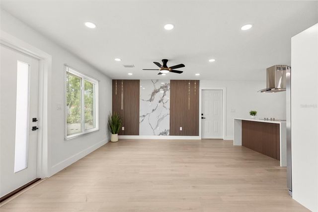 5501 N ALBANY AVENUE, Tampa, FL 33603