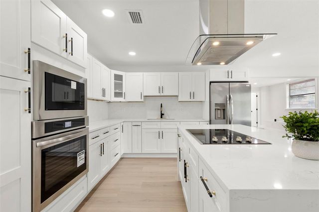 5501 N ALBANY AVENUE, Tampa, FL 33603