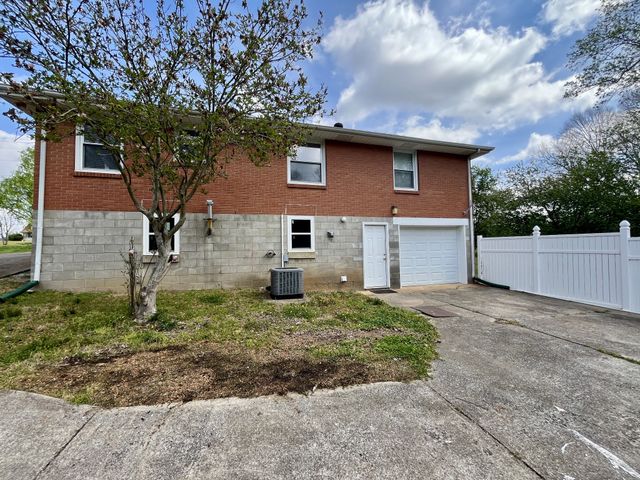 2950 Ashland City Rd, Clarksville, TN 37043