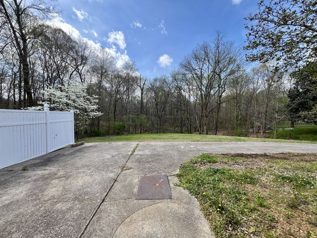 2950 Ashland City Rd, Clarksville, TN 37043