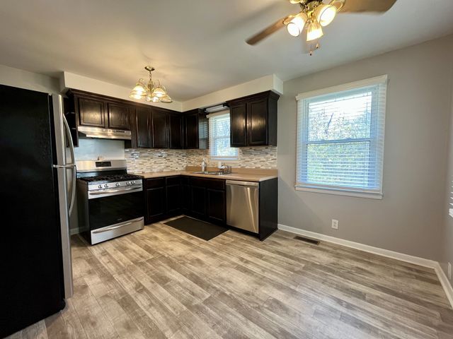 2950 Ashland City Rd, Clarksville, TN 37043